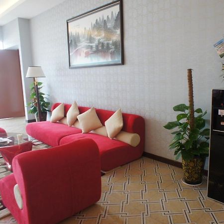 Hotel Zamburger Bukit Indah Джохор Бахру Екстериор снимка