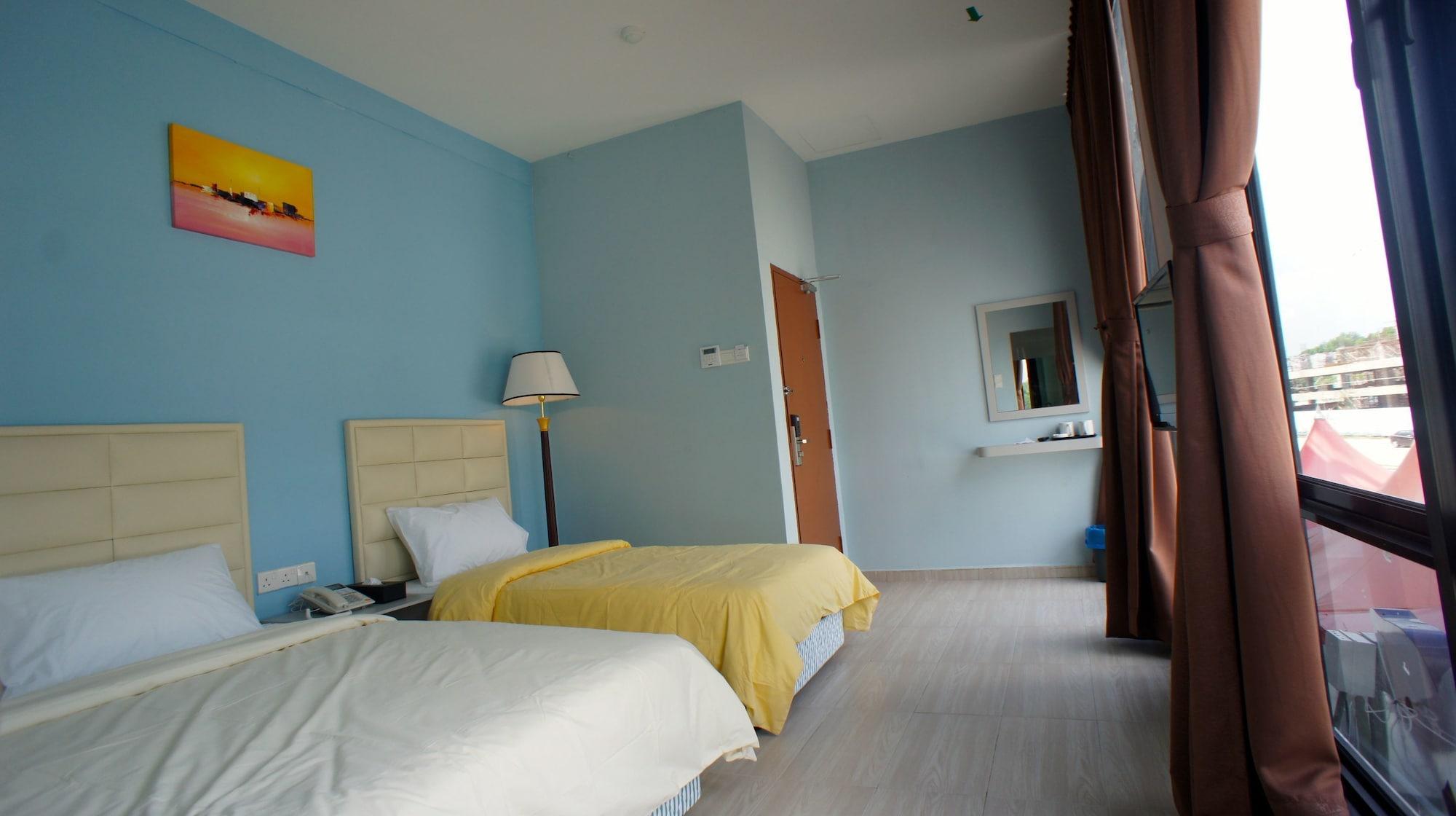 Hotel Zamburger Bukit Indah Джохор Бахру Екстериор снимка