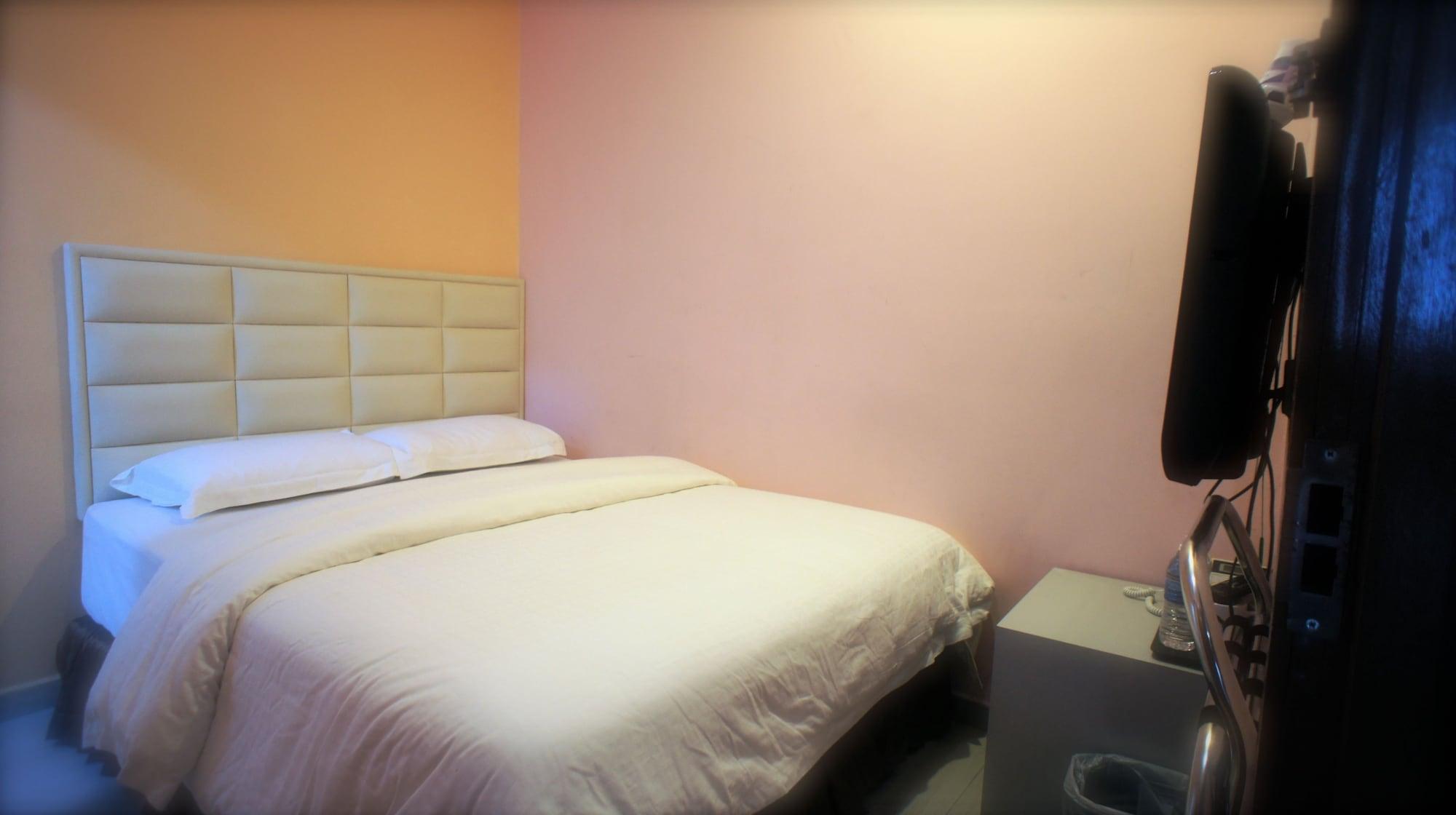 Hotel Zamburger Bukit Indah Джохор Бахру Екстериор снимка