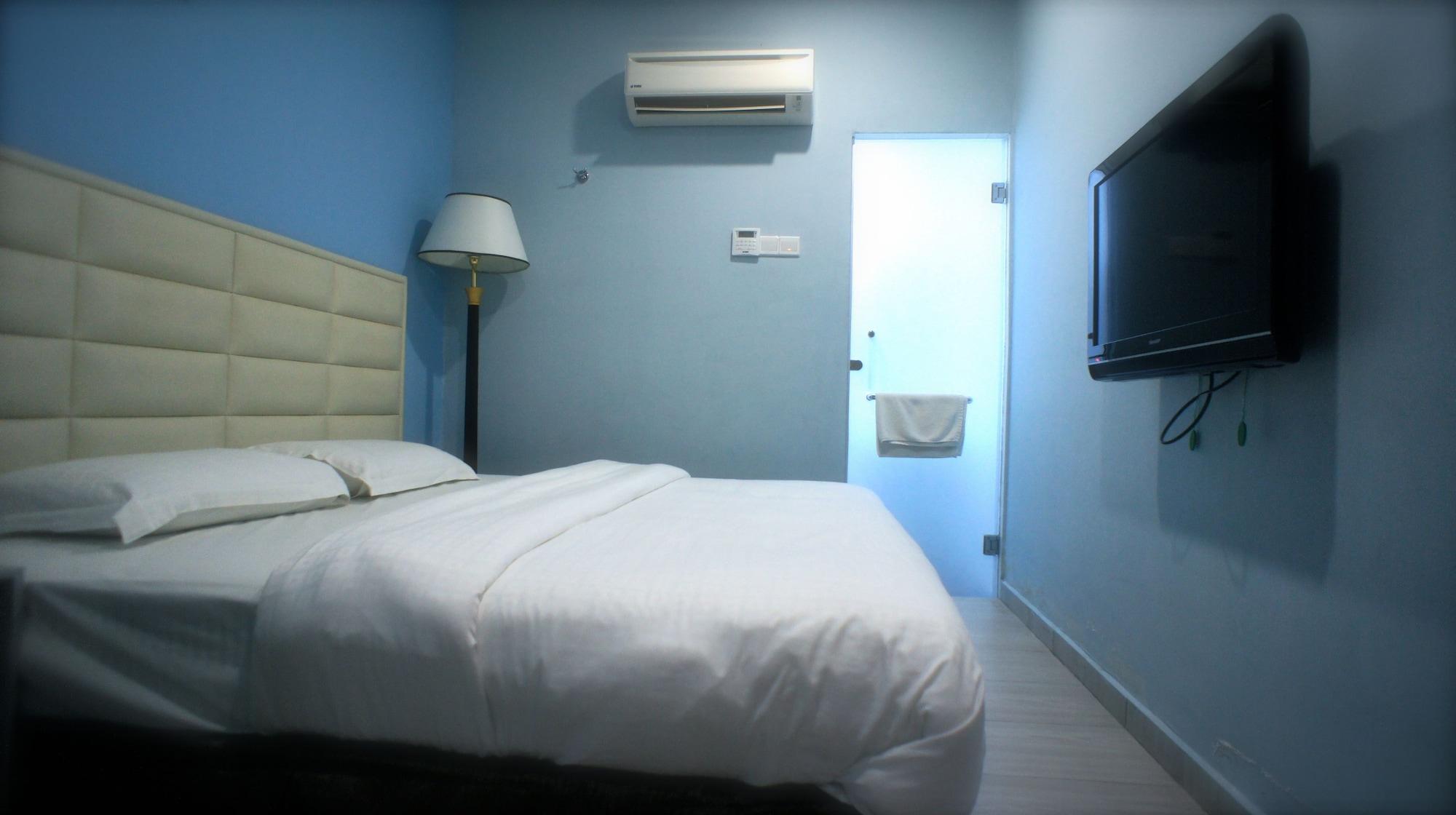 Hotel Zamburger Bukit Indah Джохор Бахру Екстериор снимка
