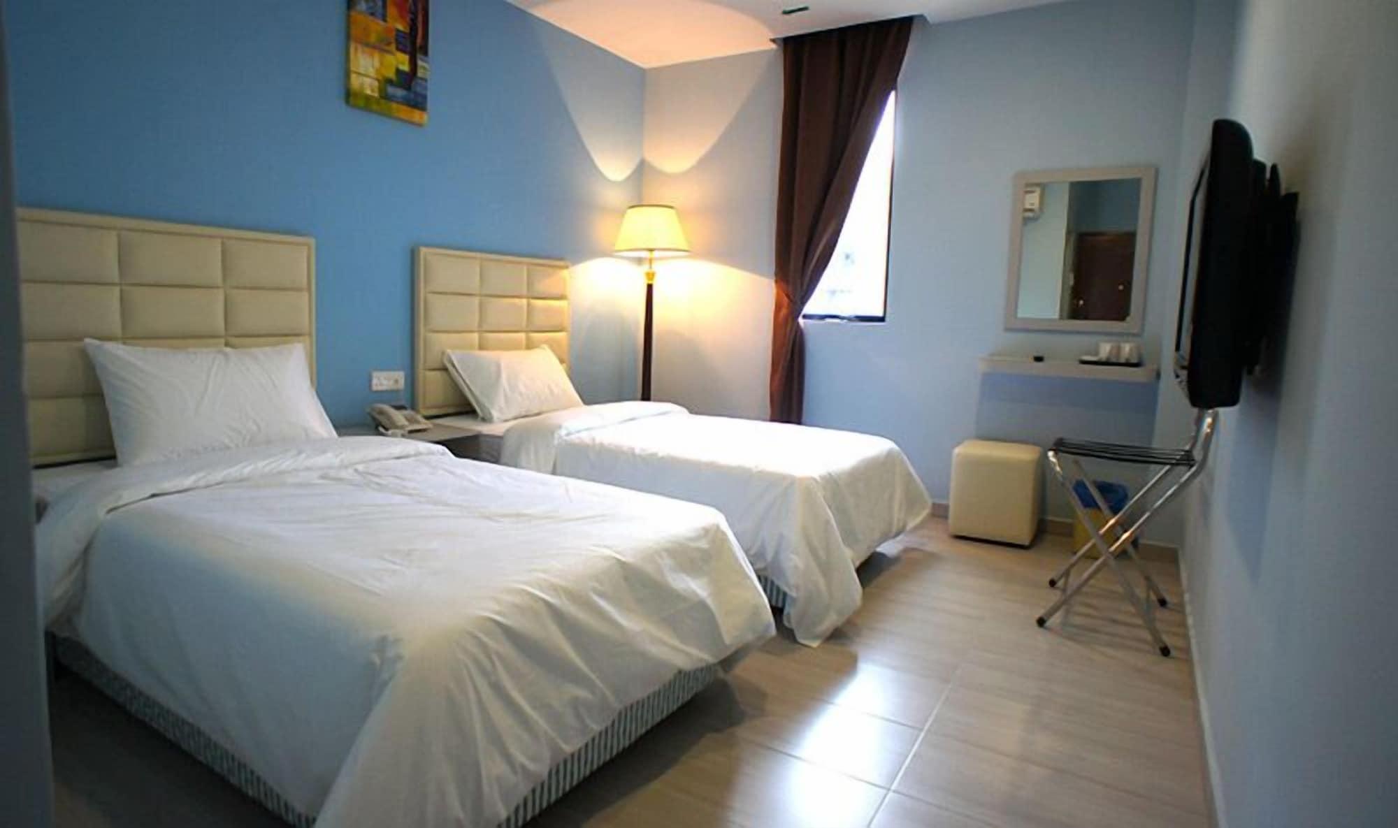 Hotel Zamburger Bukit Indah Джохор Бахру Екстериор снимка