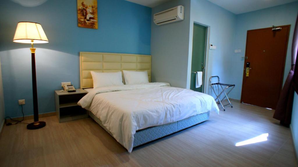 Hotel Zamburger Bukit Indah Джохор Бахру Стая снимка