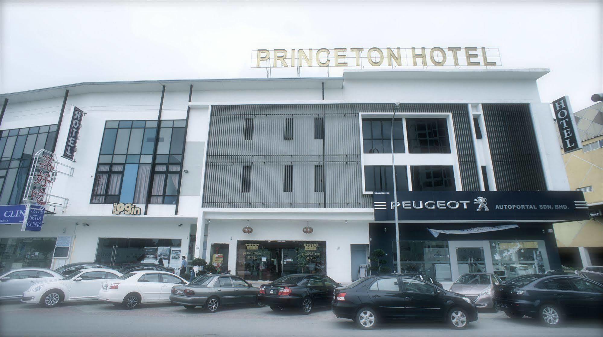 Hotel Zamburger Bukit Indah Джохор Бахру Екстериор снимка