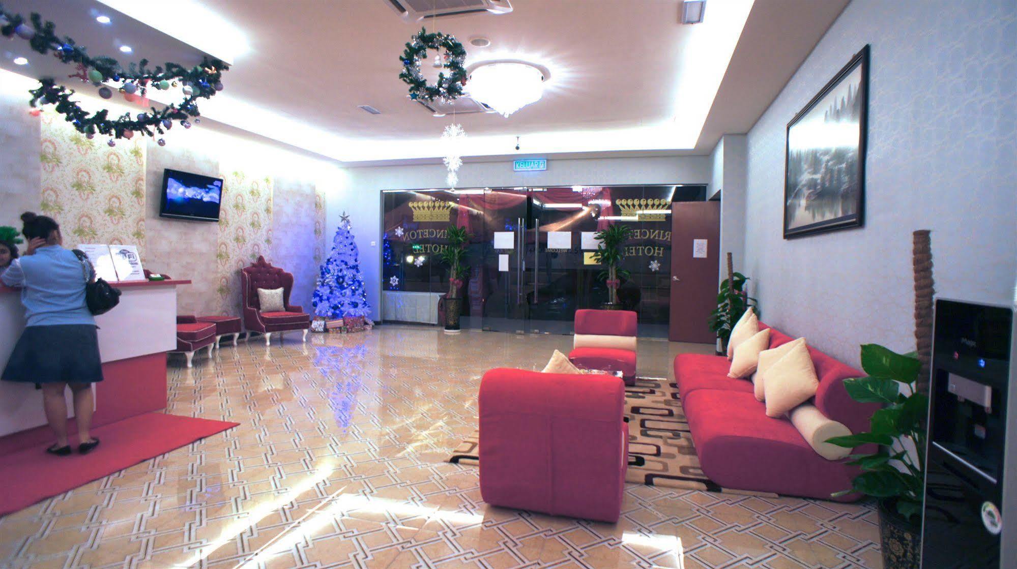 Hotel Zamburger Bukit Indah Джохор Бахру Екстериор снимка